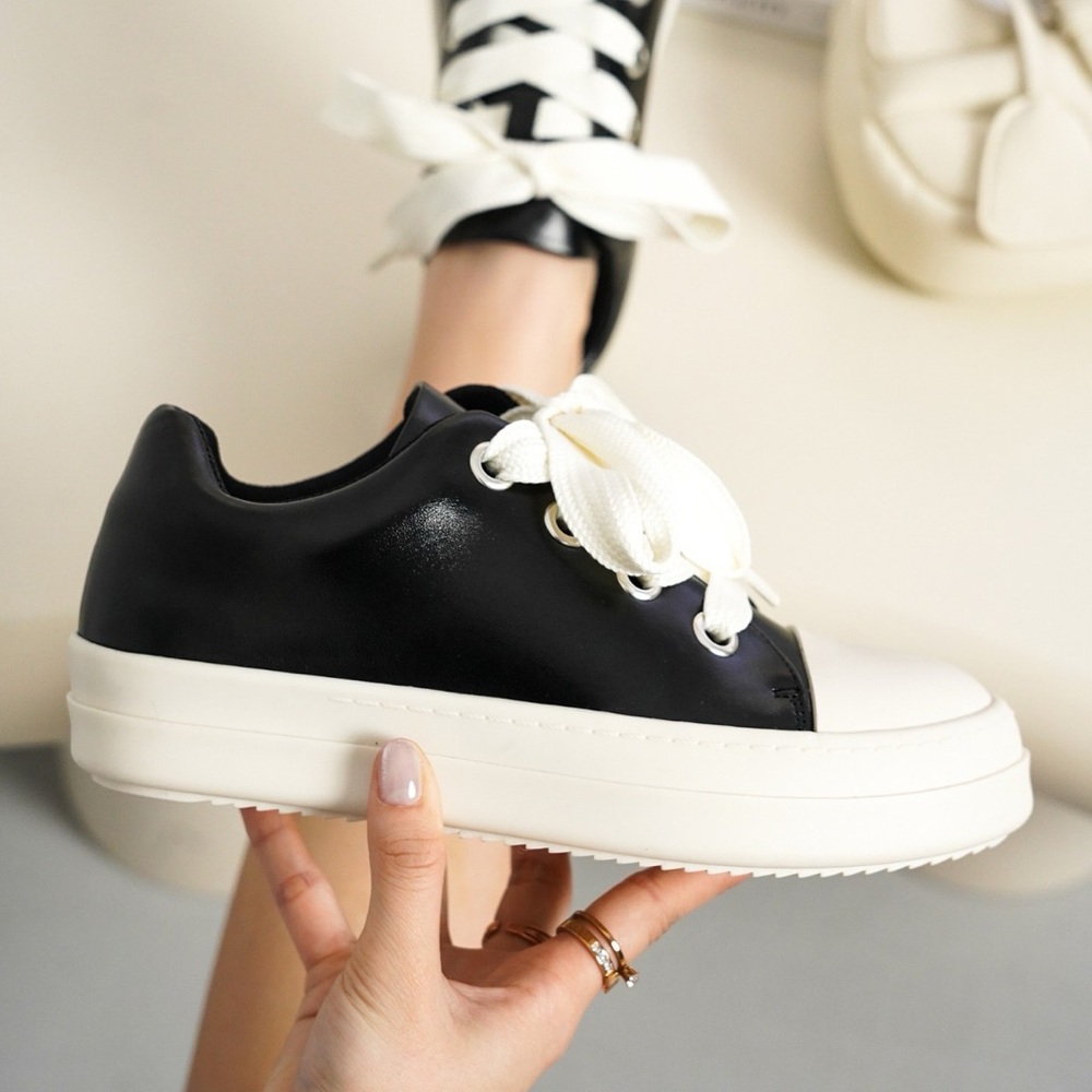 Low top RICKYGIRL puffy thick lace round toe sneaker